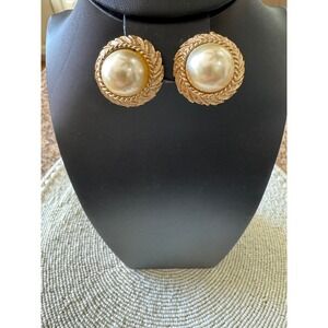 Vintage Gold Tone Faux Pearl Clip On Earrings Round‎ Wreath Style Patent Pending